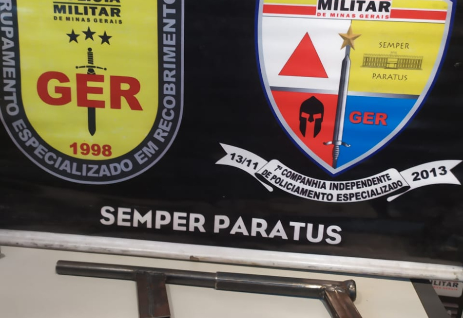 Espingarda de fabricação caseira e apreendida pela Polícia Militar em Divinópolis