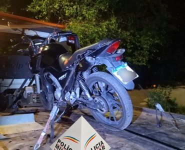 NOVA SERRANA/MG – POLÍCIA MILITAR PRENDE HOMEM POR RECEPTAÇÃO E RECUPERA MOTOCICLETA FURTADA