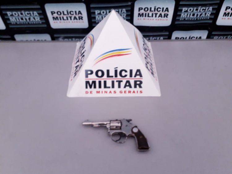 Rapaz de 22 anos é preso no bairro Padre Libério com uma arma de fogo