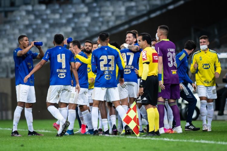 Cruzeiro salva a quinta-feira dos clubes mineiros no Campeonato Brasileiro