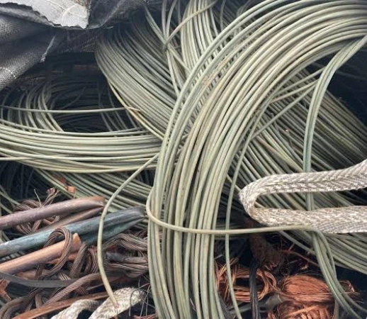 Polícia Militar prende dois suspeitos de integrar grupo especializado em furto de fiação elétrica