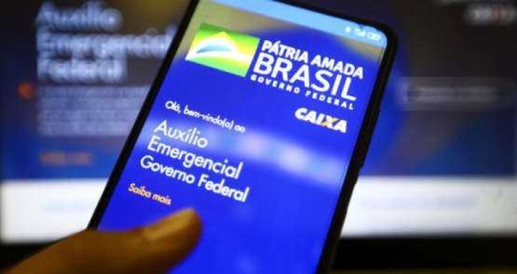 Trabalhadores informais nascidos em março começam a receber neste domingo a nova rodada do auxílio emergencial