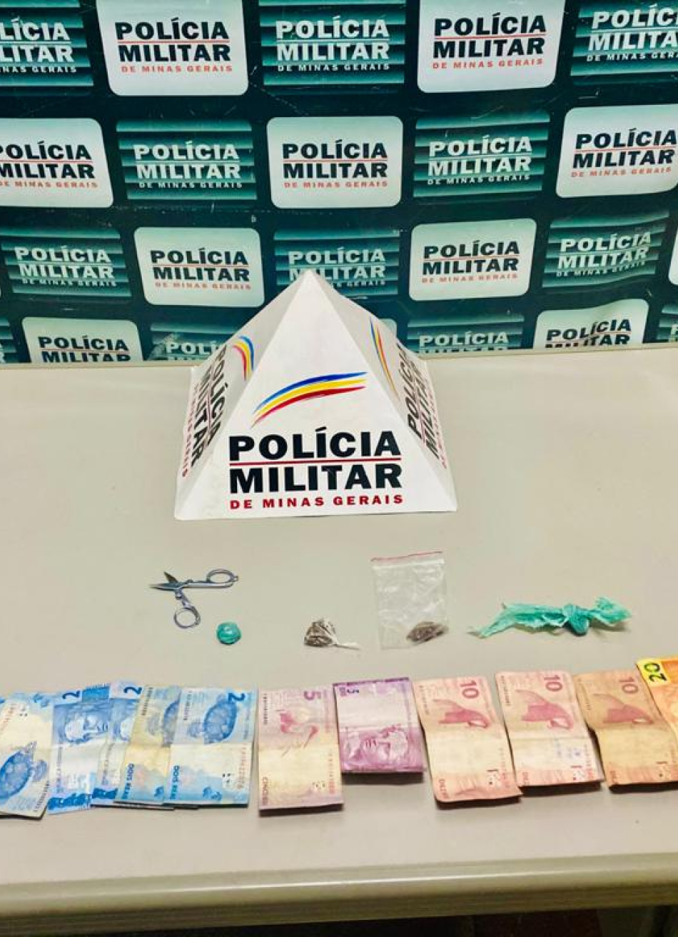 Polícia Militar prende três pessoas no bairro Padre Libério acusadas por tráfico de drogas