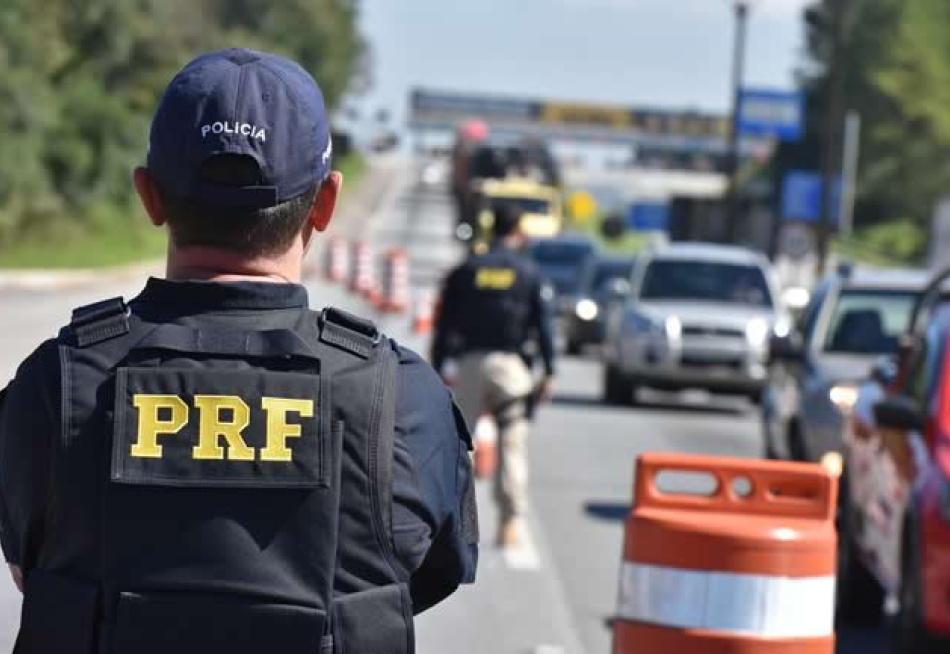 Operação Carnaval 2022 da PRF fiscalizou 165.319 pessoas e 132.931 veículos em todas as rodovias do país