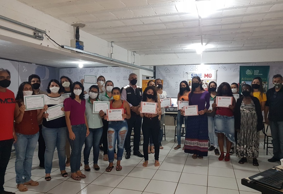 Alunos recebem em Pará de Minas certificado de qualificação profissional