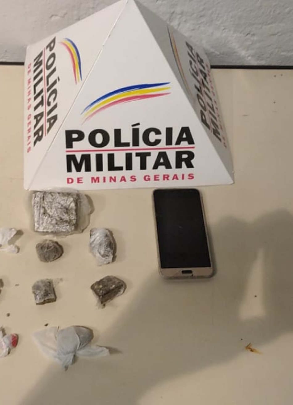 Rapaz de 19 anos é preso em Divinópolis suspeito de tráfico de drogas