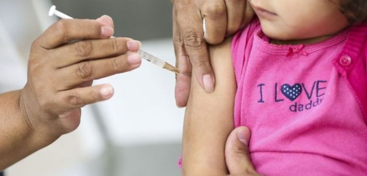 Crianças de 5 a 11 anos com comorbidades continuam a receber nesta quinta-feira a primeira dose da vacina contra a Covid-19