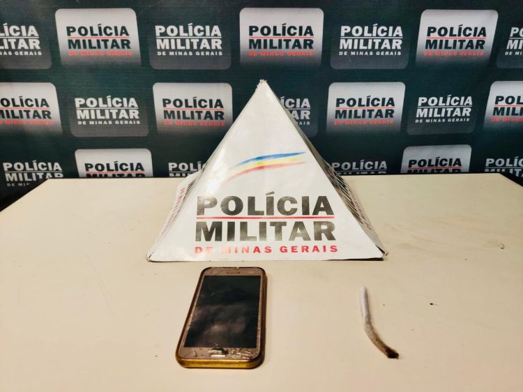 Rapaz de 21 anos é preso pela PM acusado de participar de roubo de carro em Divinópolis