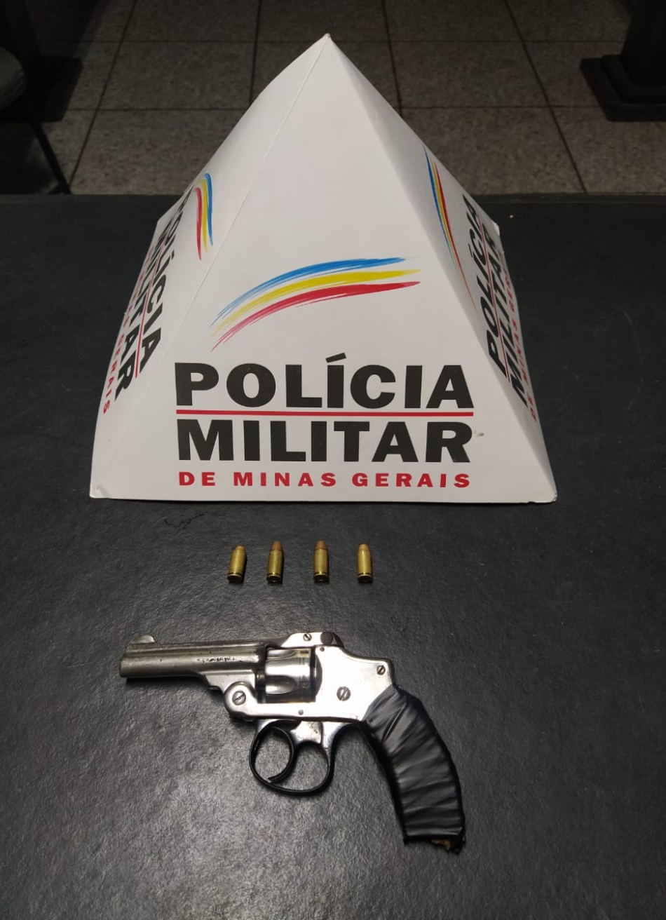 Homem é detido pela Polícia Militar em Pitangui por porte ilegal de arma de fogo