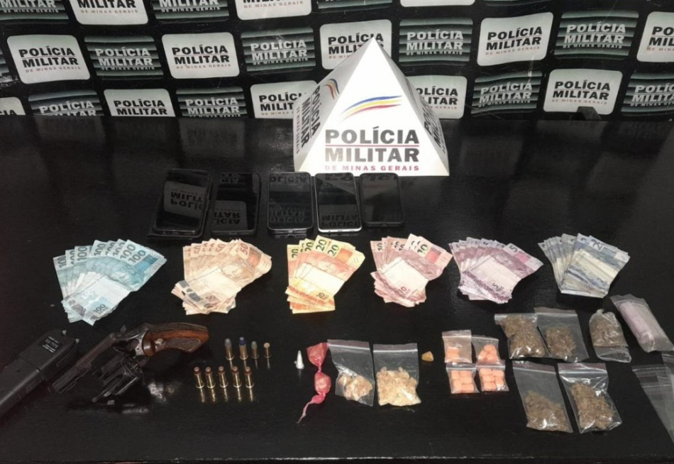 Pará de Minas – Prisão por tráfico de drogas e apreensão de arma de fogo