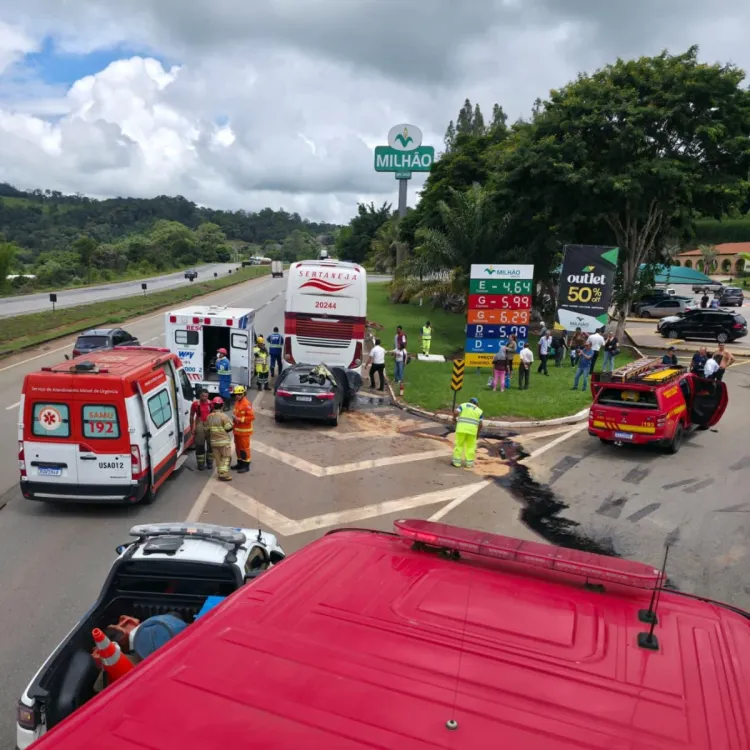 Colisão entre carro e ônibus deixa uma vitima fatal e uma gravemente ferida.