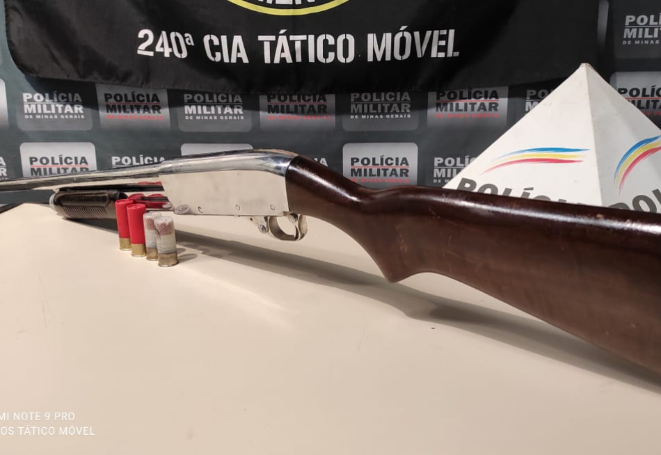 Polícia Militar apreende arma de fogo e cocaína em comunidade de Divinópolis