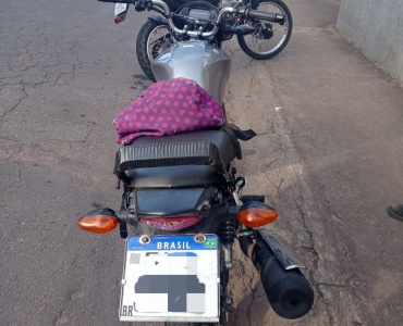 GUARDA CIVIL MUNICIPAL DE PARÁ DE MINAS DETÉM MOTOCICLISTA POR MANOBRAS PERIGOSAS EM VIA PÚBLICA