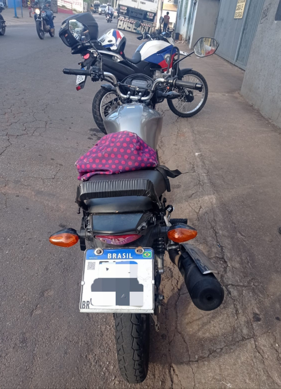 GUARDA CIVIL MUNICIPAL DE PARÁ DE MINAS DETÉM MOTOCICLISTA POR MANOBRAS PERIGOSAS EM VIA PÚBLICA