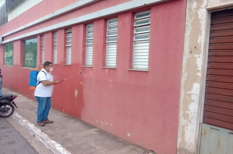 Áreas públicas de cinco bairros foram desinfetadas nesta semana em Pará de Minas