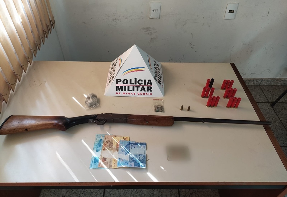 Rapaz é preso em Pitangui por porte ilegal de arma de fogo e posse de drogas