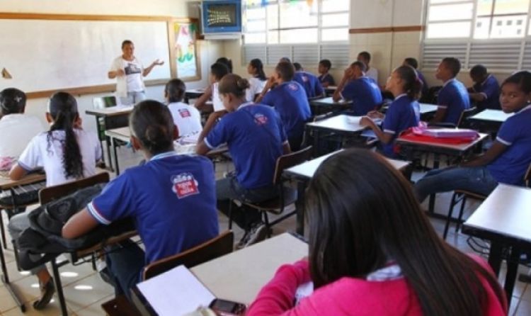 Alunos da rede pública estadual de ensino têm até esta sexta-feira para renovar a matrícula para 2021