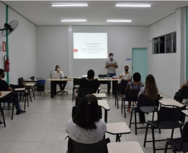 Voluntários que vão ajudar na vacinação contra à Covid-19 recebem o primeiro treinamento em Pará de Minas