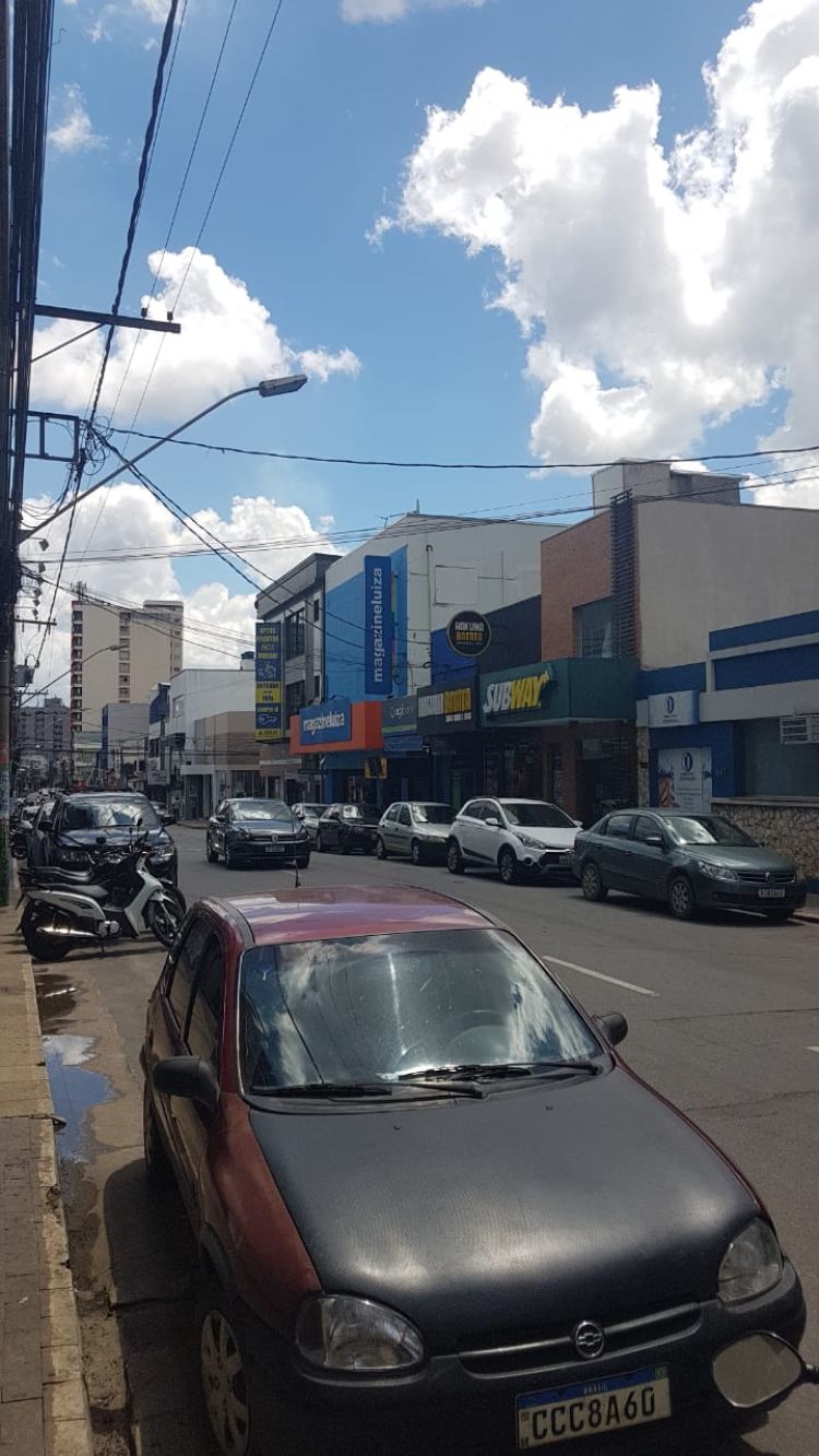 Comércio de Pará de Minas funciona normalmente no primeiro dia de vigência da Onda Roxa em todo o estado