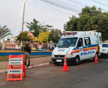 POLÍCIA MILITAR EMPREGA BASE COMUNITÁRIA MÓVEL EM AÇÕES PREVENTIVAS NO MUNICÍPIO