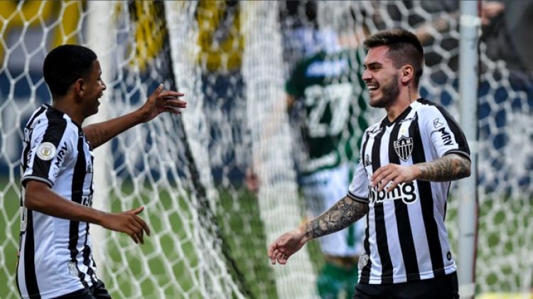 Atlético vence o Goiás e se mantém na liderança isolada do Campeonato Brasileiro