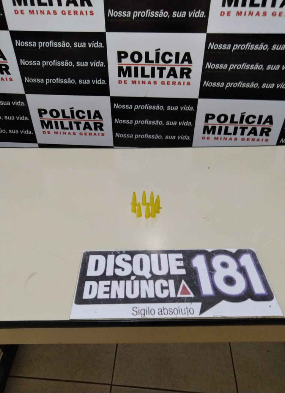 Menor é apreendido pela Polícia Militar em Lagoa da Prata com nove pinos de cocaína
