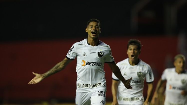 Vitória sobre o Sport combinada com o empate do Fluminense com o Santos garante a vaga do Atlético na fase de grupos da Libertadores